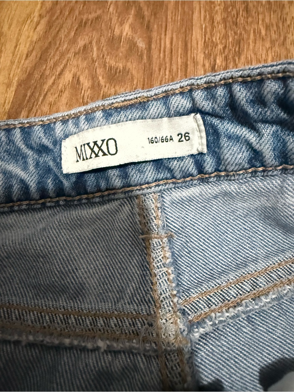 Light Wash High-Rise Straight Jeans - Picture 4 of 9